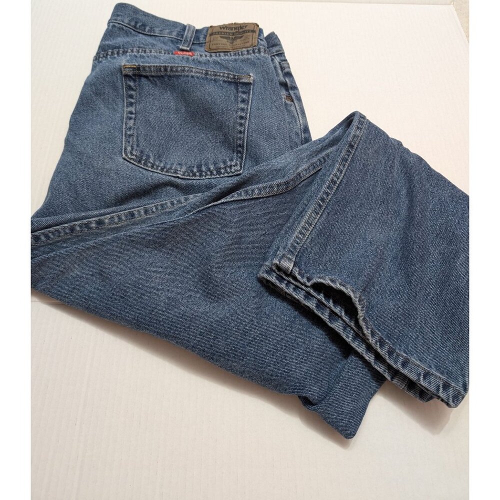 Wrangler Premium Jeans Mens 42x32 Relaxed Fit blue denim rn 9760wdr‎